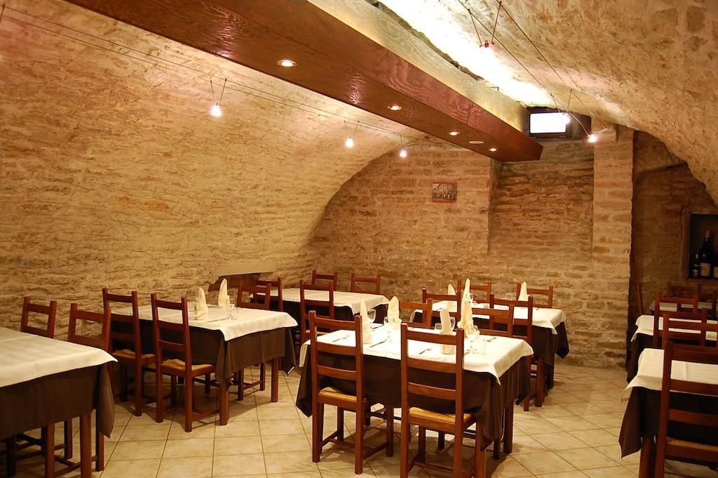 东荣酒店 Champlitte-et-le-Prélot 外观 照片