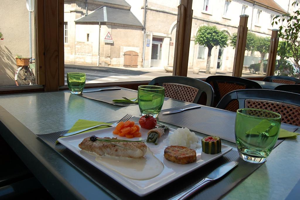 东荣酒店 Champlitte-et-le-Prélot 外观 照片